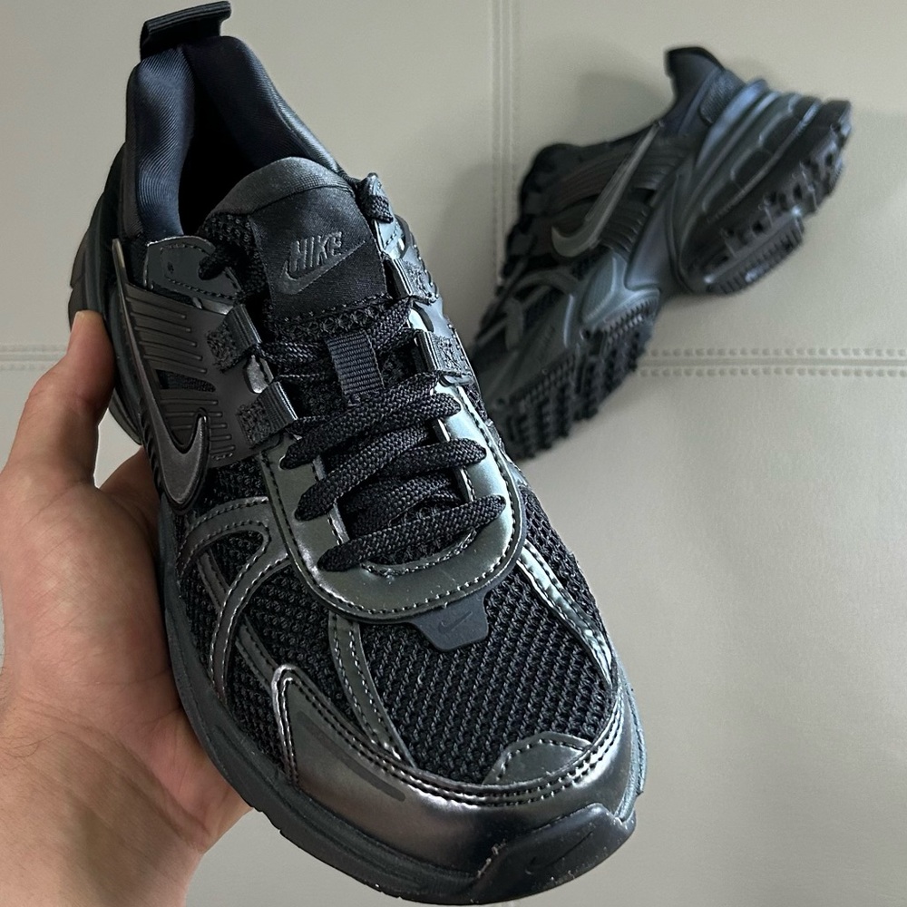 WMNS SIZING NIKE V2K RUN BLACK ANTHRACITE - Picture 2 of 3
